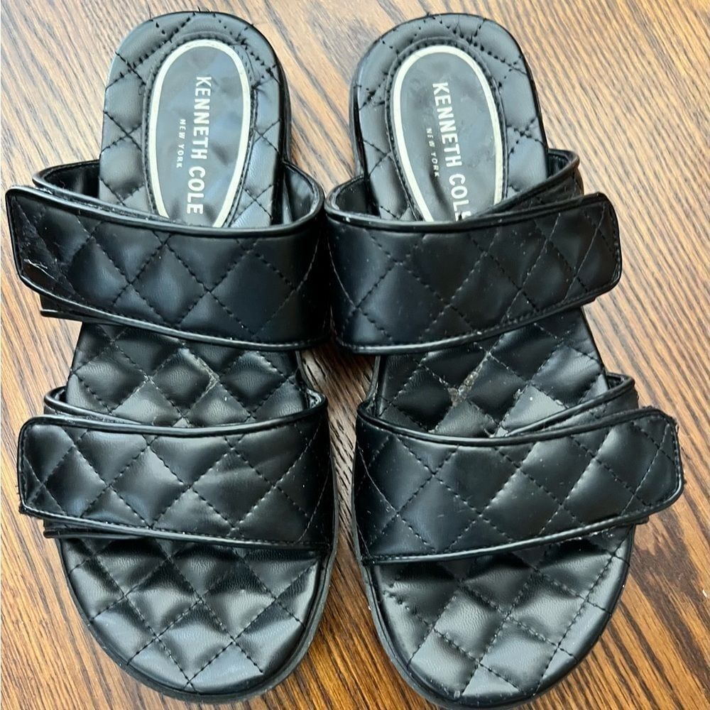 Kenneth Cole Quilted Black Sandals Size 7